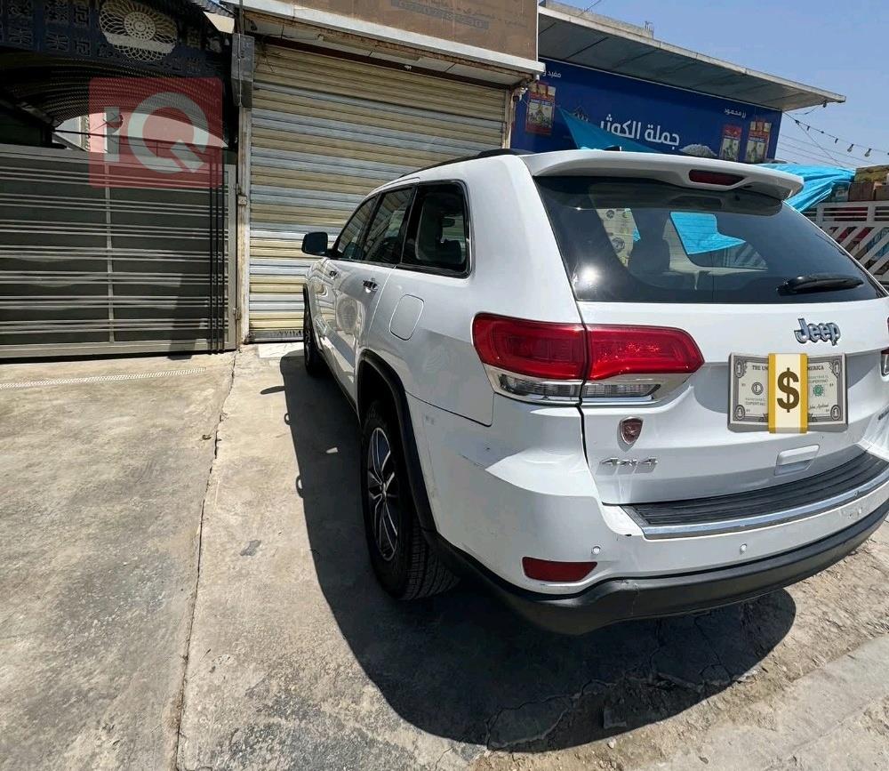 جیپ گراند شیرۆکی